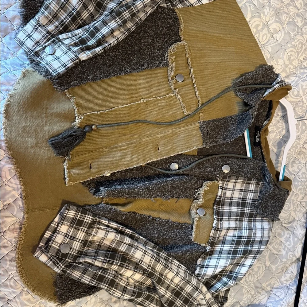 Miss Me pieced shacket w/hood - Picture 5 of 5